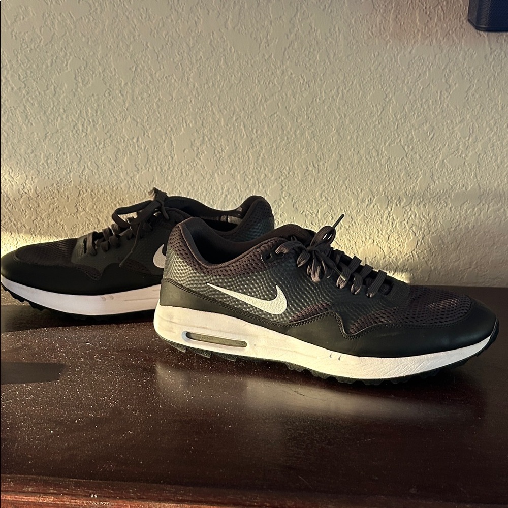Nike air max men's size 13 golf shoes
